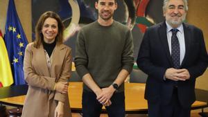 La directora de la CELAD, Silvia Calzón, y el presidente del CSD, José Manuel Rodríguez Uribes, se reunieron con el atleta Álvaro Martín