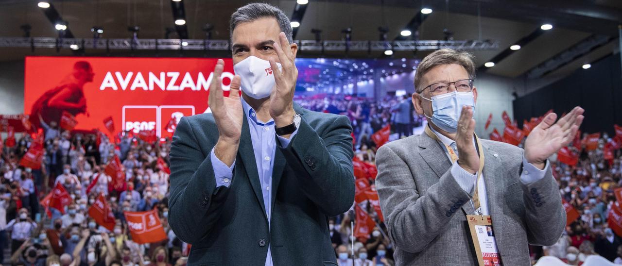 El presidente del Gobierno Pedro Sánchez junto al jefe del Consell Ximo Puig en la clausura del congreso federal del PSOE en València