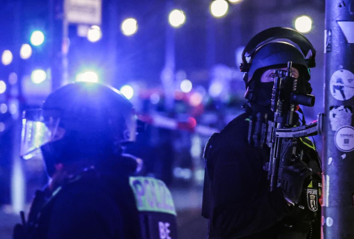 Un ferit greu en ser apunyalat en el monument a l'Holocaust de Berlín