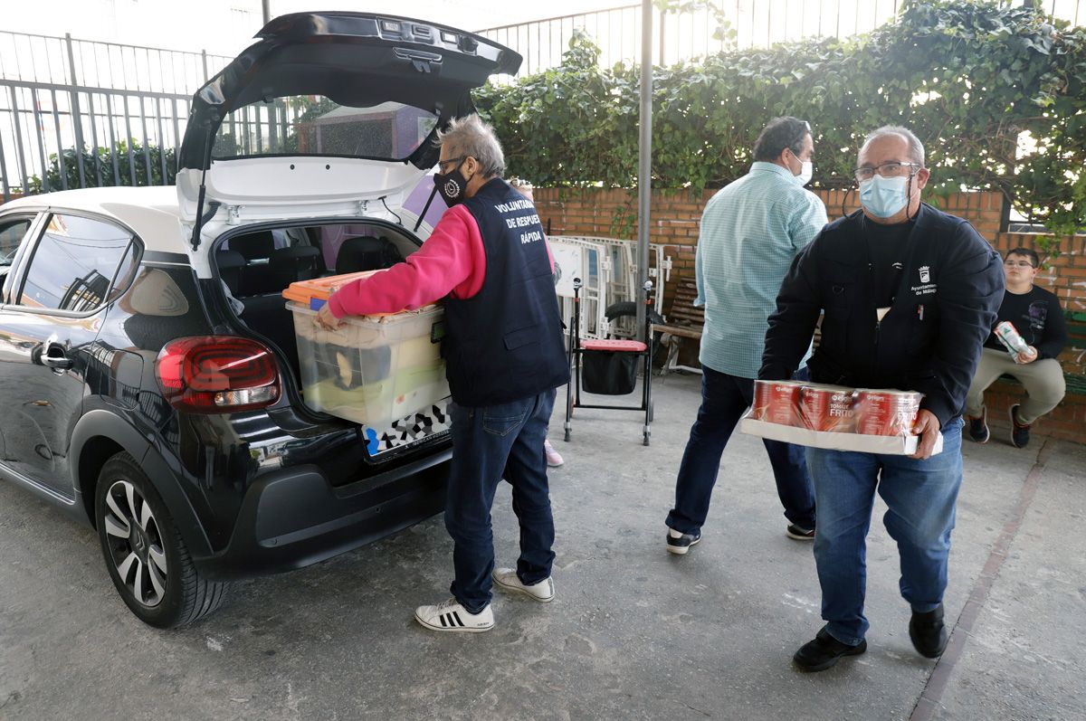 Refugiados ucranianos recogen ayuda en Málaga para los desplazados por la guerra