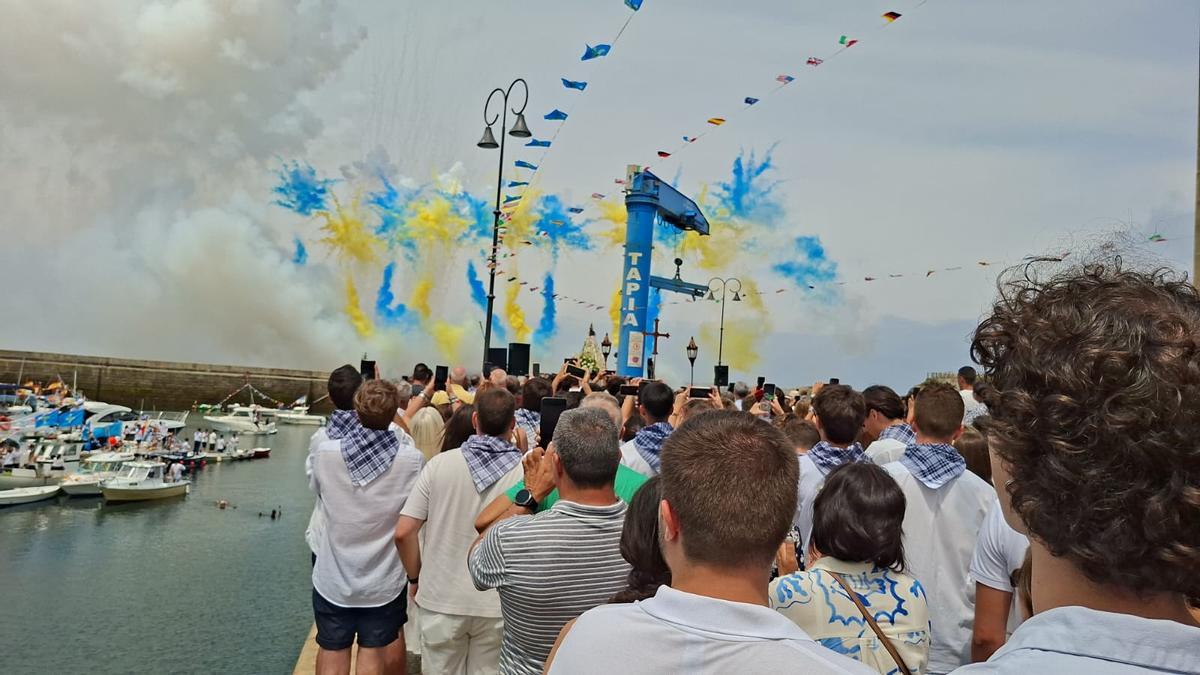 EN IMÁGENES: Tapia de Casariego, a rebosar en la procesión del Carmen