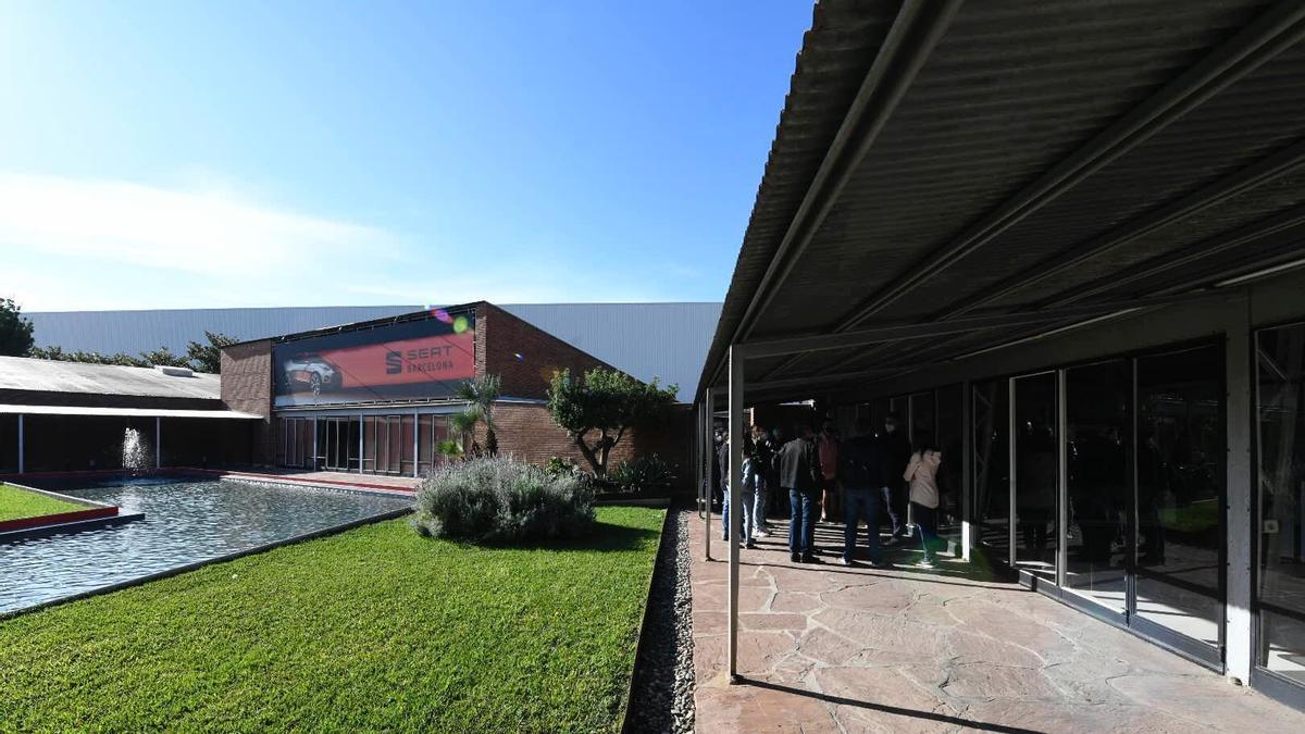 Exterior del comedor de la fábrica de Seat en la Zona Franca