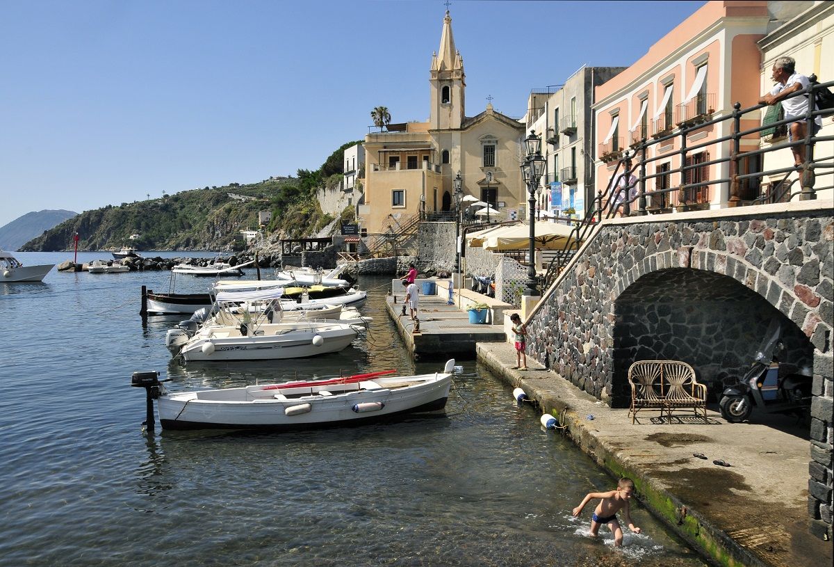 Qué ver en las Islas Eolias: leyendas, volcanes y auténtica esencia mediterránea.