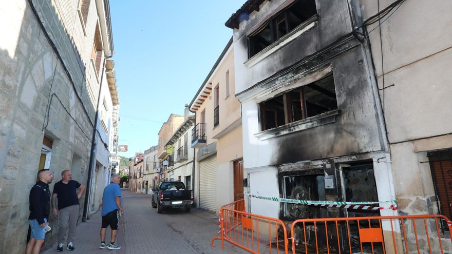 Un incendio en una vivienda de Dueñas (Palencia) obliga al desalojo de trece personas