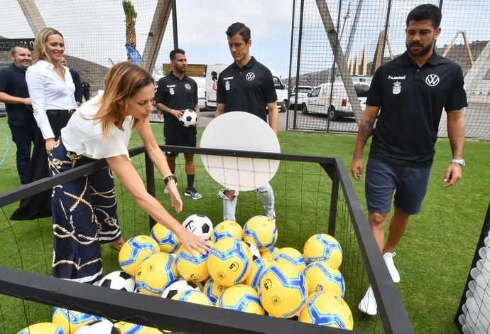 17/09/2019 LAS PALMAS DE GRAN CANARIA.  Entrega de coches Volkswagen a los jugadores de la UD Las Palmas.  Fotógrafa: YAIZA SOCORRO.  | 17/09/2019 | Fotógrafo: Yaiza Socorro