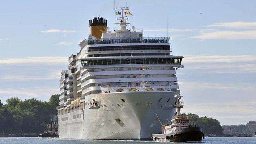 Fin del viaje: los cruceristas del &#039;Costa Deliziosa&#039; desembarcán en Barcelona