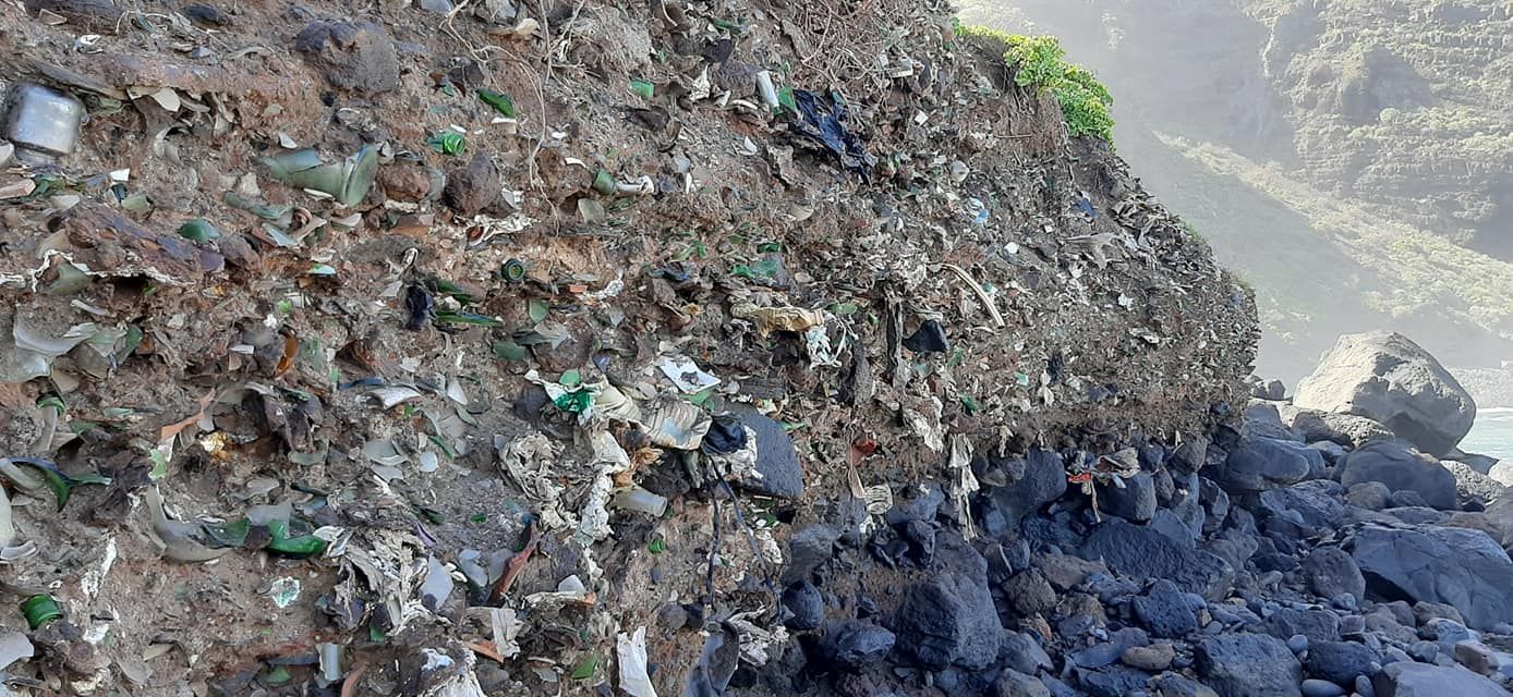 La basura ya forma parte del paisaje en Buenavista