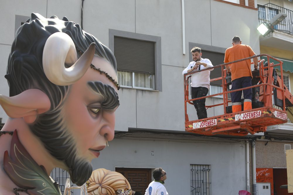 La Falla de la Plaza Rodrigo del Port de Sagunt toma forma