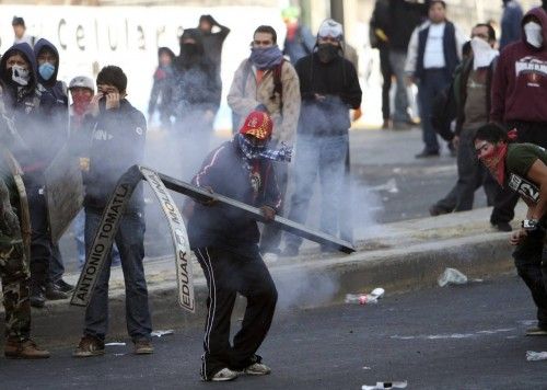Manifestantes y policías se enfrentan en México DF