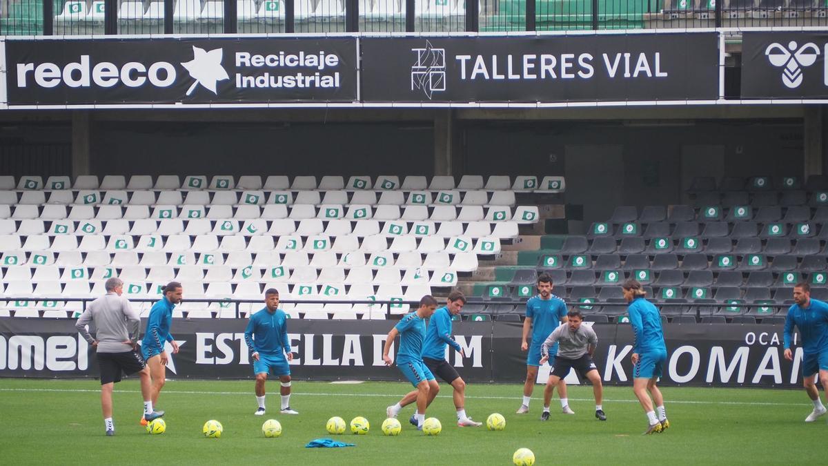 Los jugadores del Castellón en un entrenamiento en Castalia.