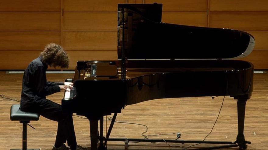 Mateo Rey, estudiante del Conservatorio Superior de Música da Coruña, premiado en piano.  |  CEDIDA