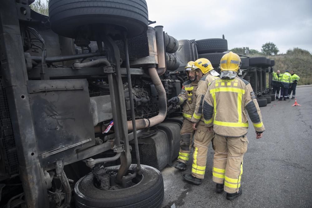 Bolca un camió i fa tallar la GI-600 a Blanes