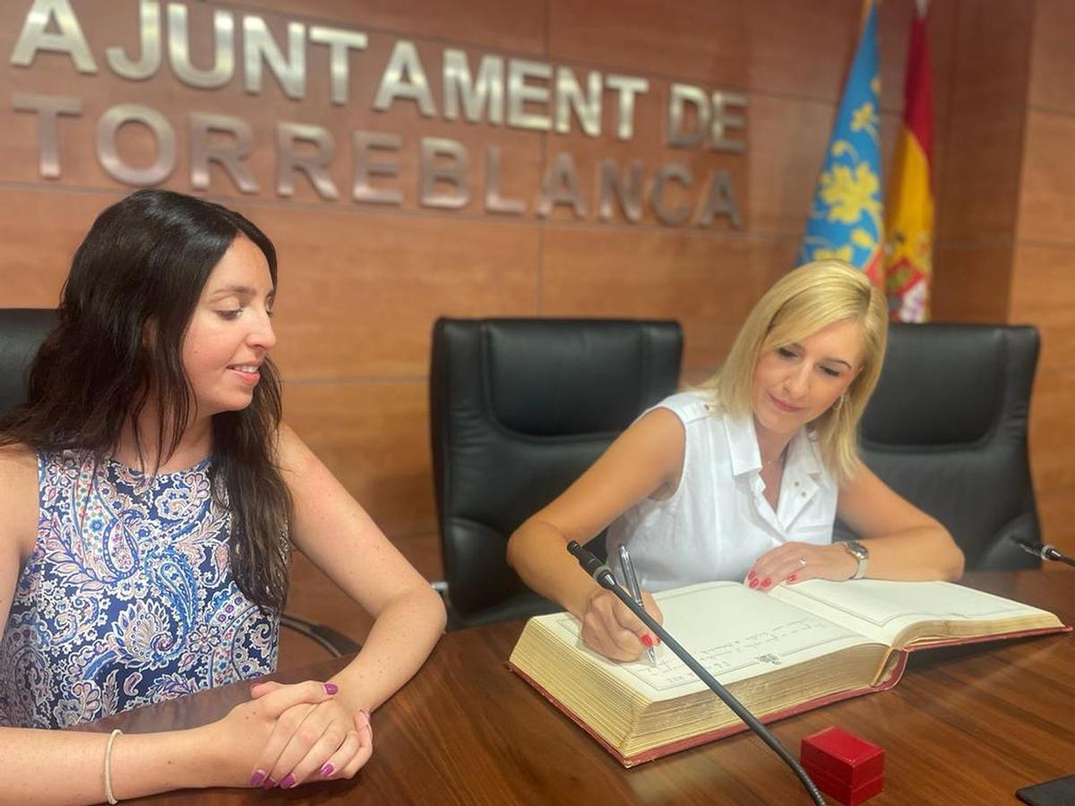 La consellera Pradas ha mentanido una reunión de trabajo con la alcaldesa de Torreblanca, Tania Agut.