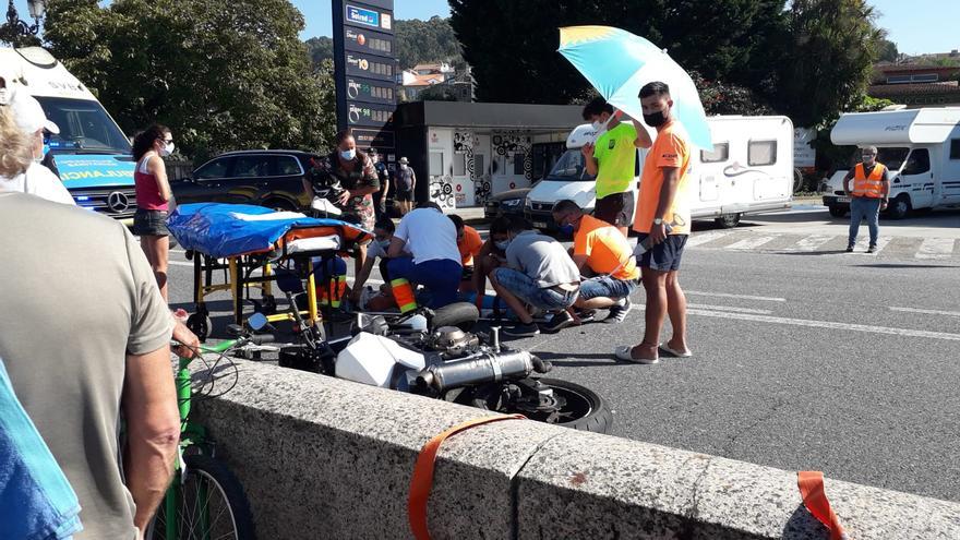 Herida una motorista en Baiona tras colisionar contra un turismo