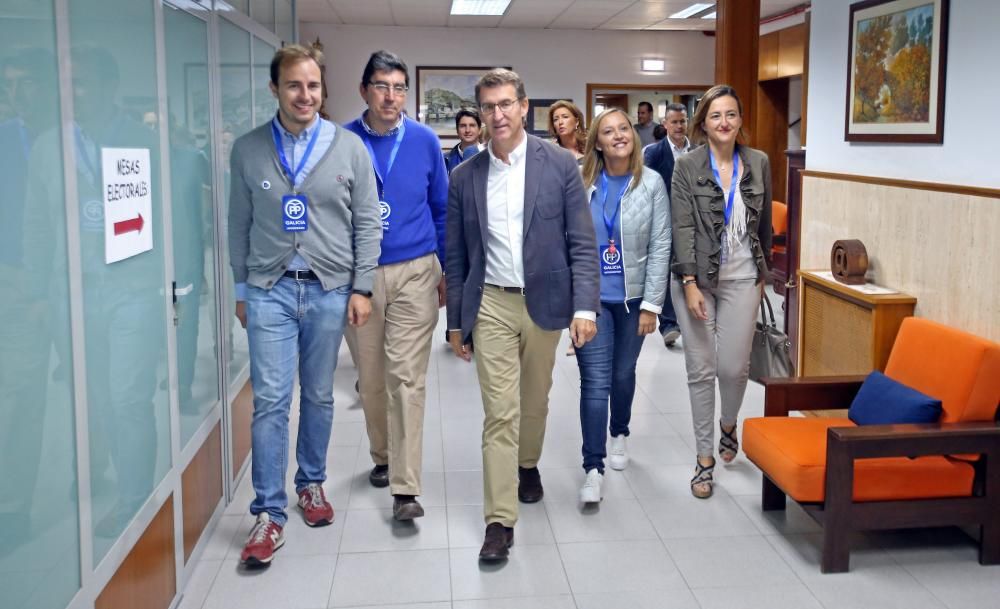 La jornada electoral terminó con la celebración de la victoria en el 25S en Santiago pero empezó muchas horas antes en Vigo cuando ejerció su derecho al voto.