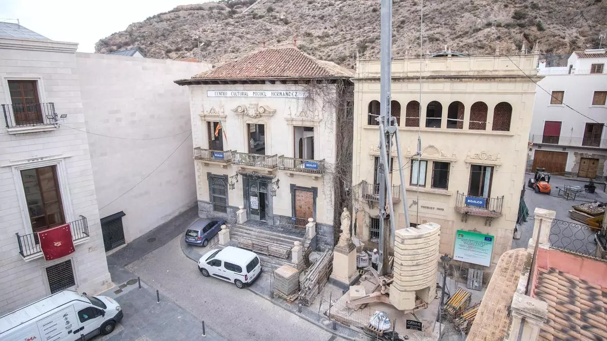La rehabilitación de la antigua Caja de Monserrate de Orihuela acumula ya un sobrecoste de 620.000 euros