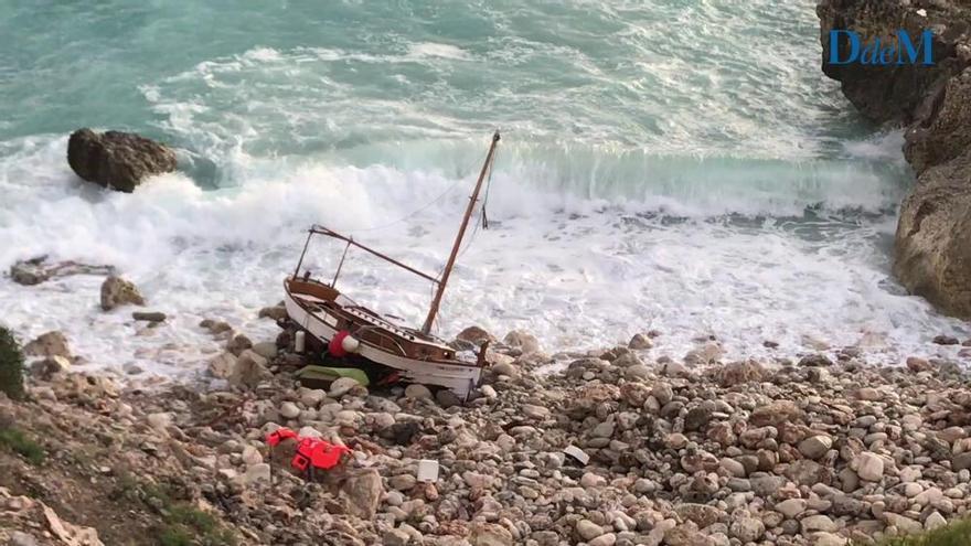 Incidencias del temporal: un llaüt encalla en el Dique del Oeste