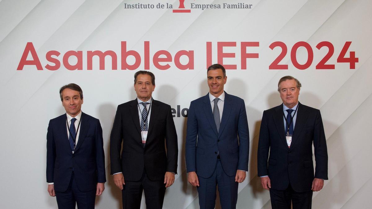 Héctor Flórez, presidente de Deloitte; Ignacio Rivera, nuevo presidente del IEF; Pedro Sánchez, presidente del Gobierno; y Andrés Sendagorta, presidente saliente del IEF.