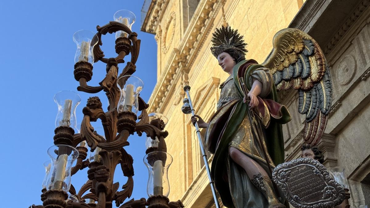 San Rafael recorre las calles de Córdoba en recuerdo de su aparición al padre Roelas