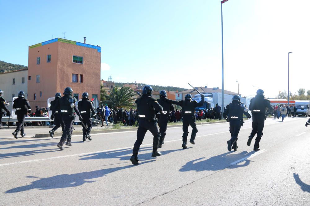 Tsunami Democràtic realitza talls intemitents a l'N-II a la Jonquera