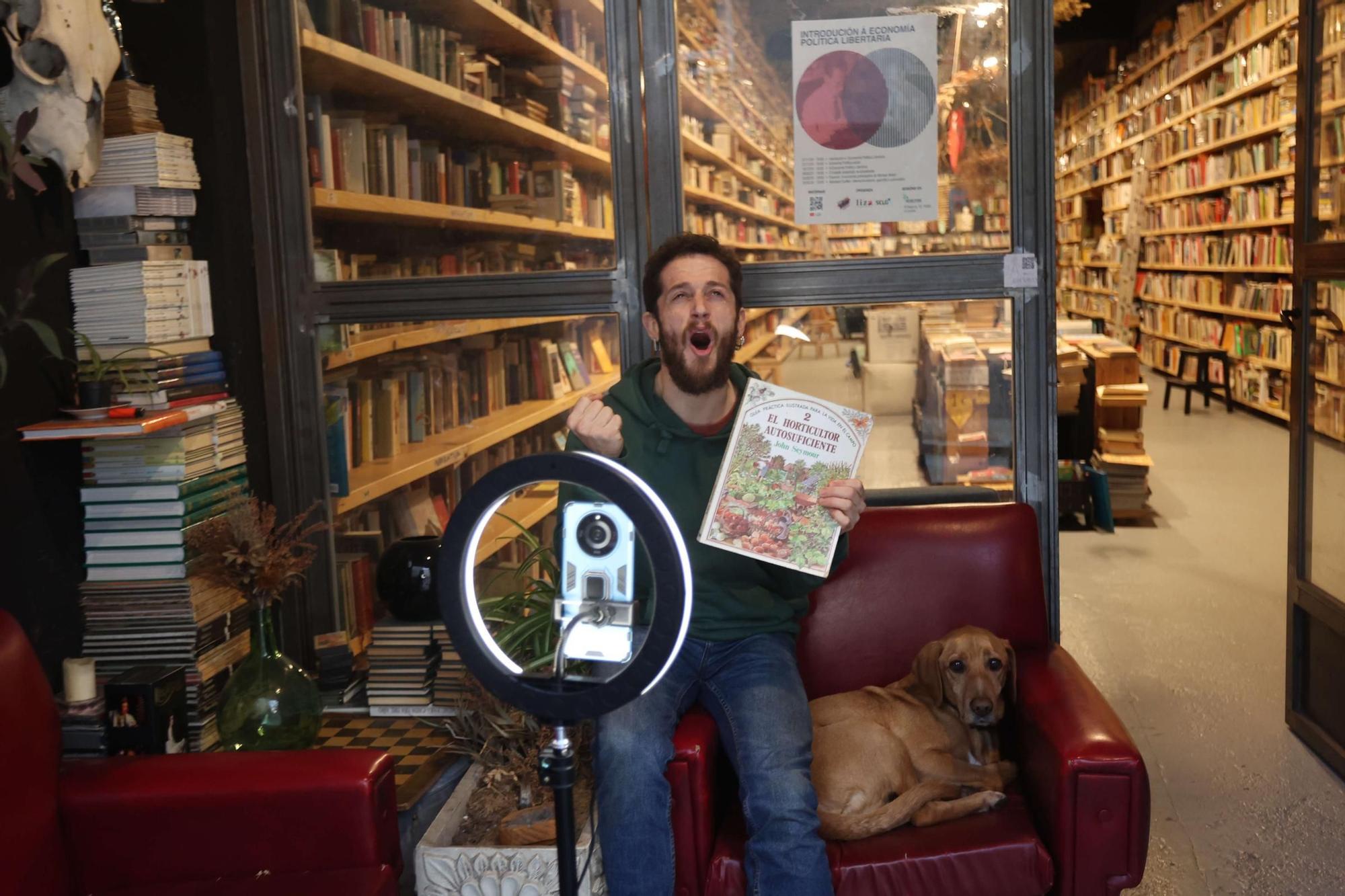 A Tobeira de Oza: A librería de vello da Coruña que namora ás redes sociais