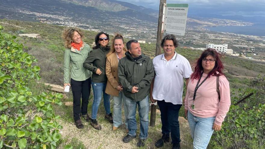 Visita de representantes del Ayuntamiento de Güímar y el Cabildo de Tenerife al Camino Real del Sur. | | E.D.