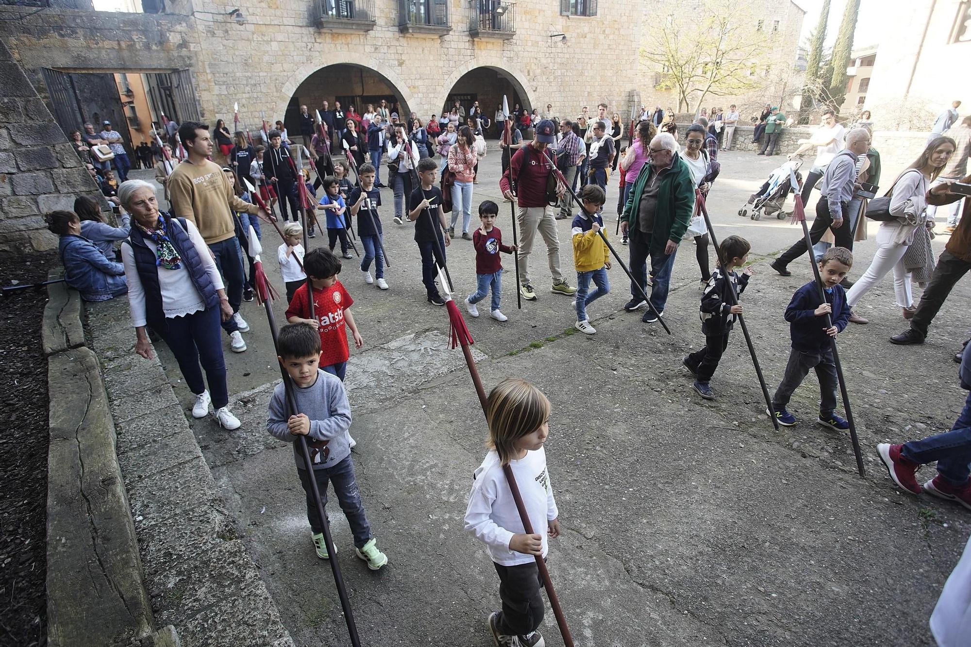 Els infants de Girona es converteixen en autèntics manaies per un dia