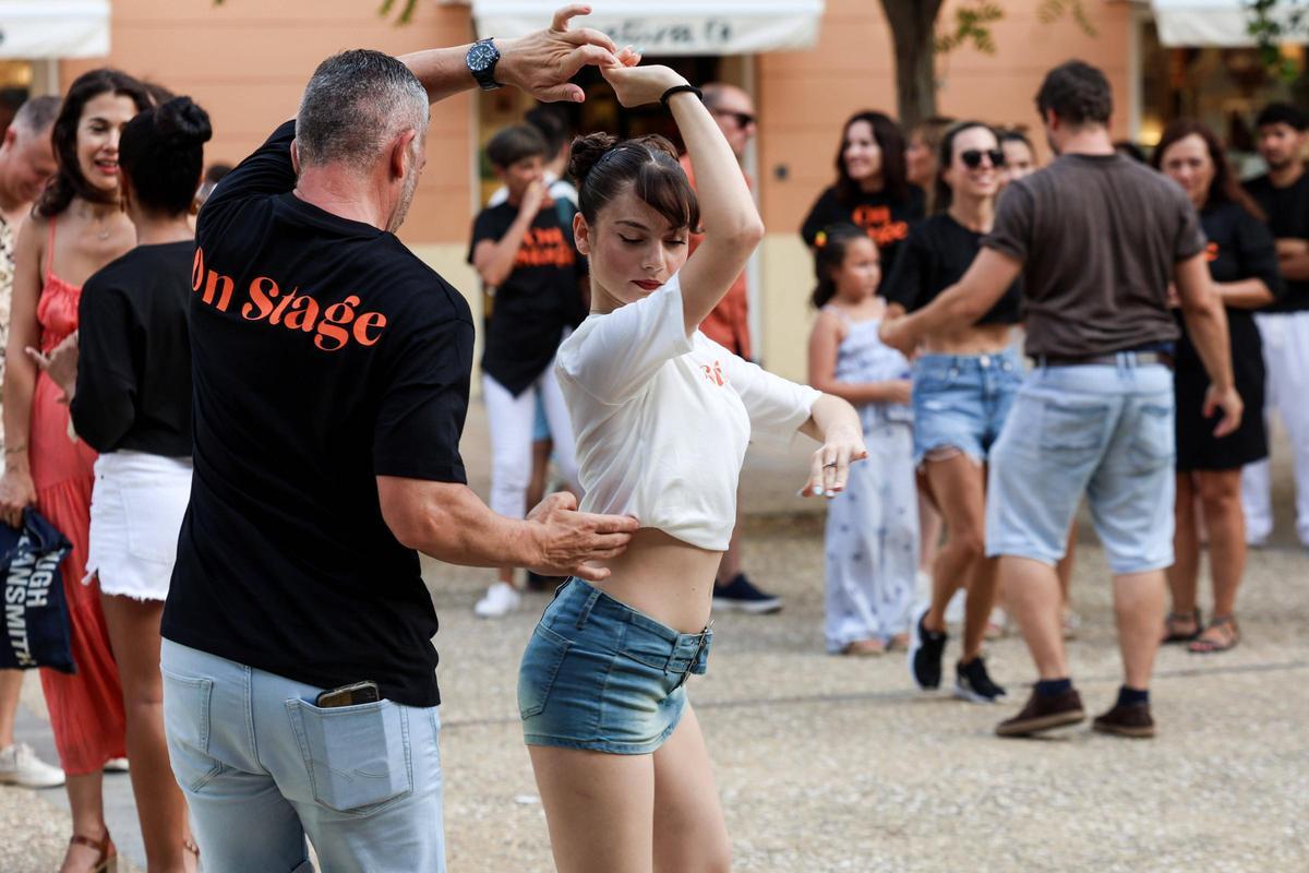 Todas las imágenes de 'Sazón, amb Ritme de Barri', fiesta de música latina en ibiza