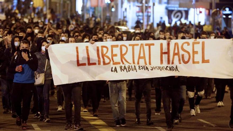 Milers de persones es manifesten al centre de Barcelona en contra de l&#039;empresonament de Hasél