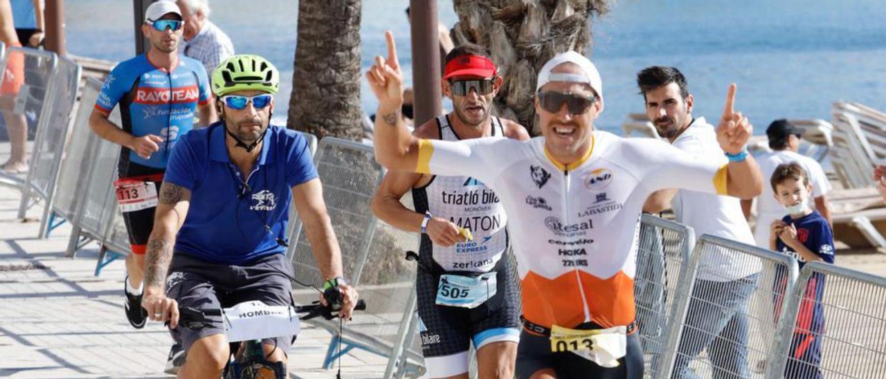 Emilio Aguayo, vencedor de la edición de 2021 del Ibiza Half Triathlon. | VICENT MARÍ