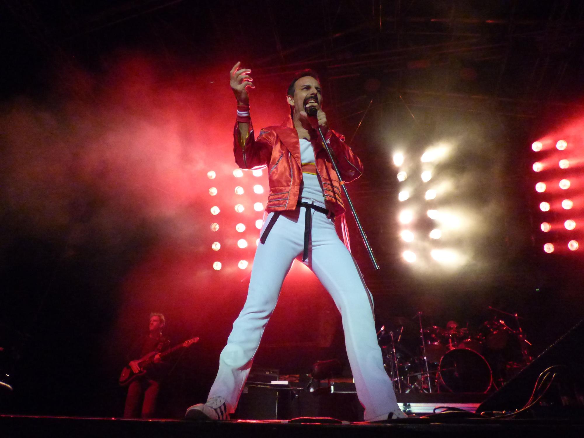 L'esperit de Freddie Mercury reviu a la Ciutadella de Roses