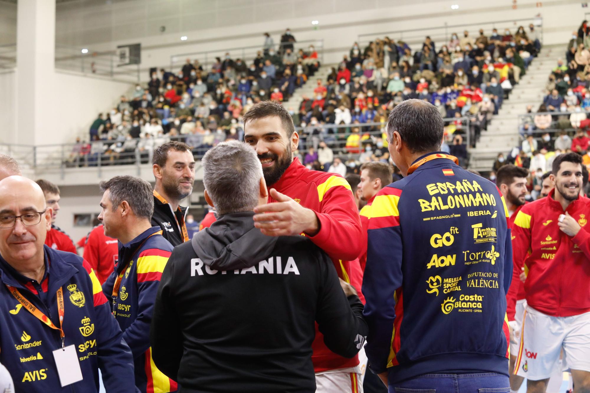 Las mejores imágenes del EspañaRumanía de balonmano disputado en Avilés