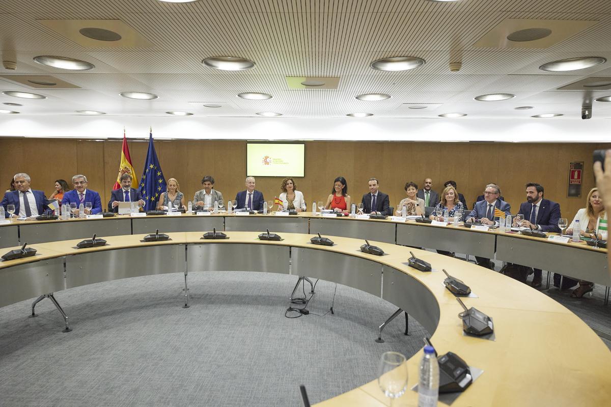Reunión de la ministra y los consejeros autonómicos de Hacienda en el Consejo de Política Fiscal y Financiera de julio de 2022. 