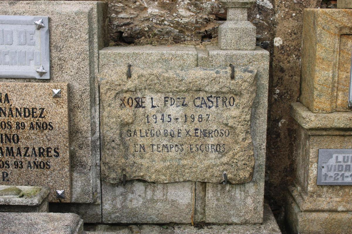 A primeira lápida en galego de Lalín foi a de Xosé Luís de Sieiro, en 1987