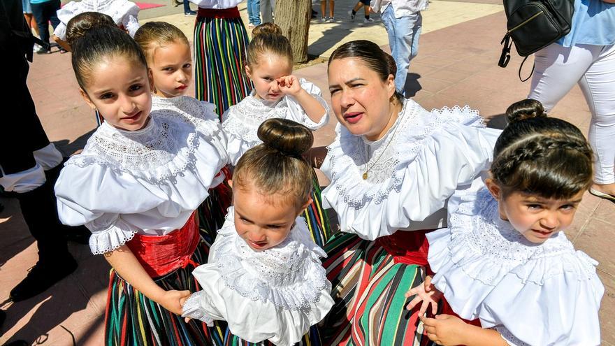 Las chácaras y tambores llenan las calles de Gran Canaria de norte a sur por el Día de Canarias