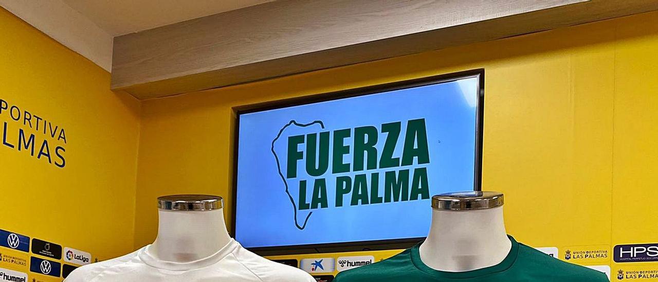 Las camisetas que llevarán los equipos La Palma –blanco– y Isla Bonita –verde– esta noche en el Gran Canaria. | | LP/DLP