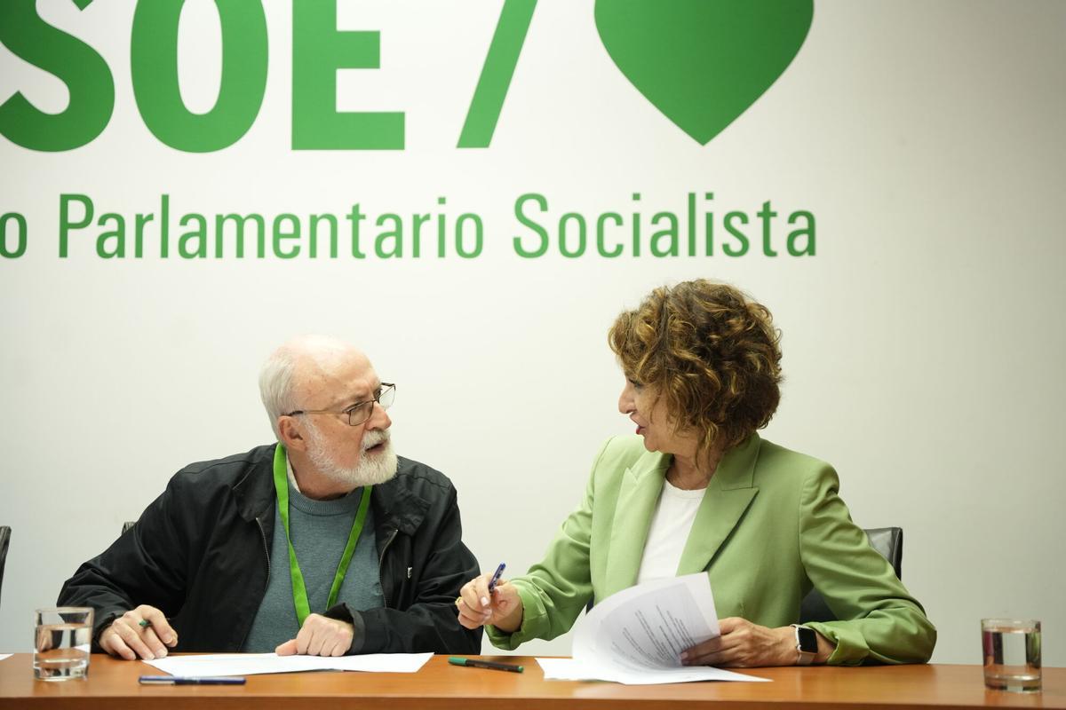 María Jesús Montero y el portavoz de Mareas Blancas