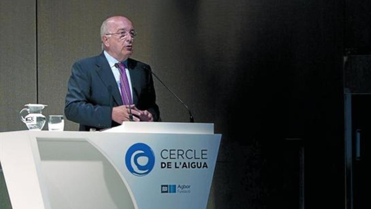 El comisario Joaquín Almunia, ayer, durante su conferencia en BCN.