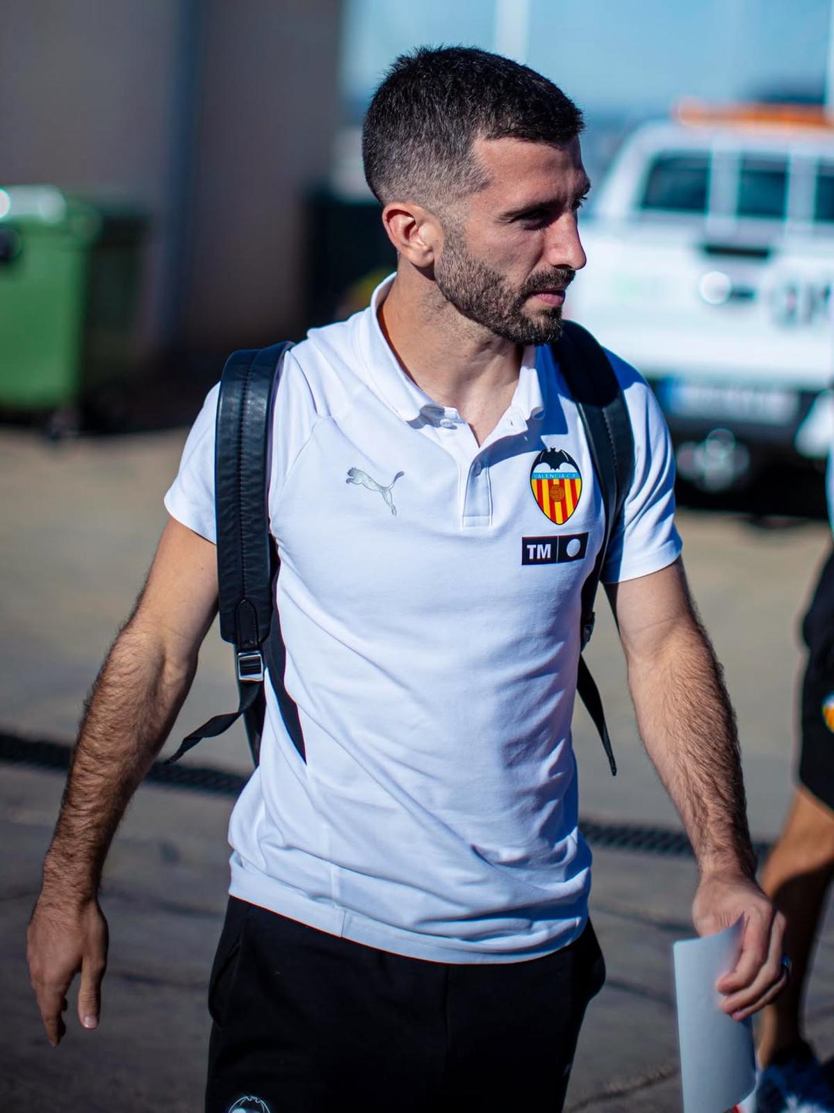 Pese a su lesión, el capitán ha querido arropar al equipo hacia San Sebastián