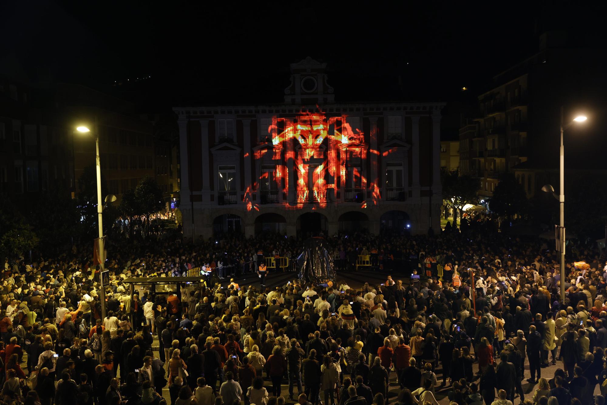 La fiesta vuelve a arder en Mieres