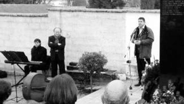 El municipio inaugura el monolito en recuerdo a los represaliados