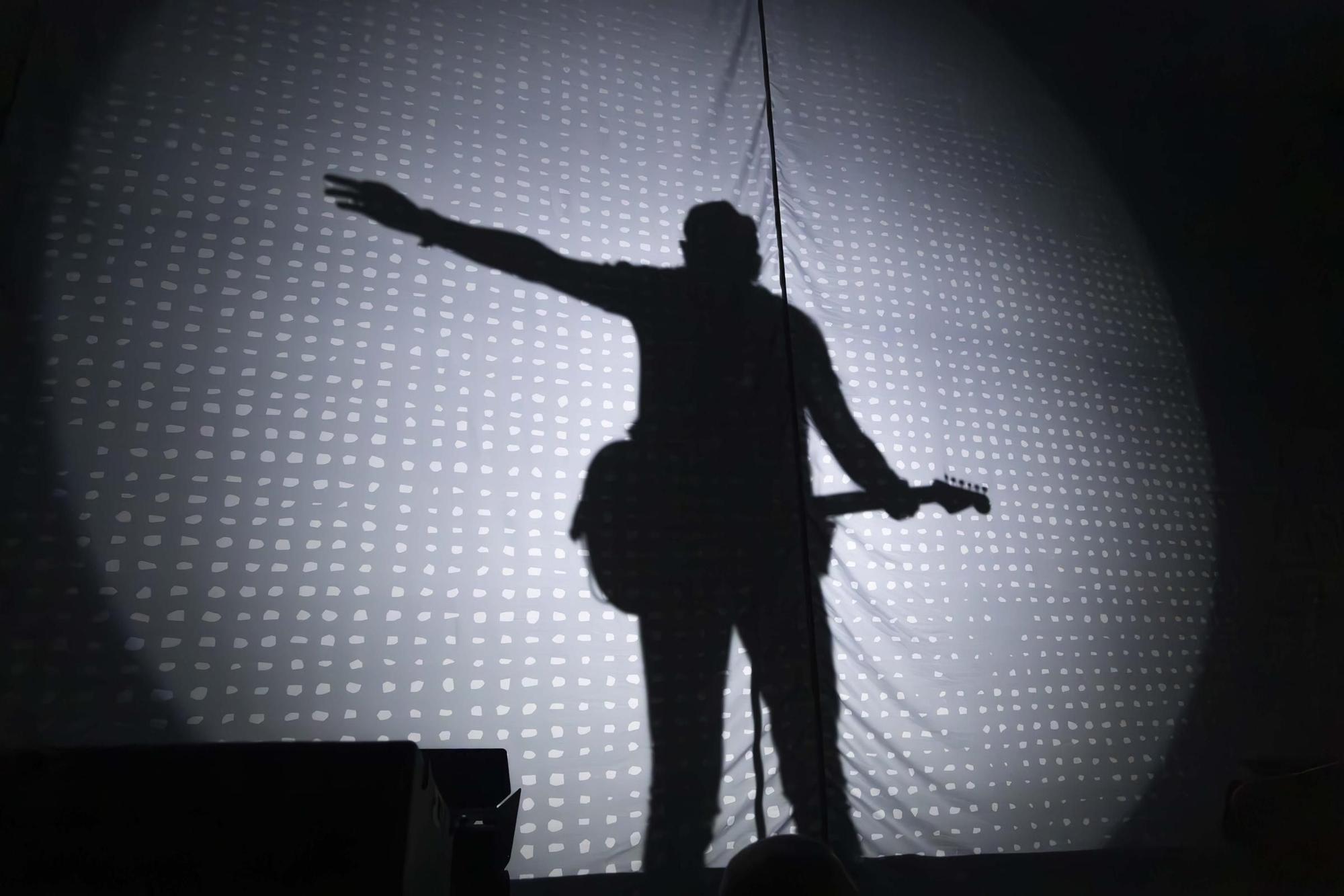 El Multiusos Fontes do Sar a los pies de Fito y sus fitipaldis