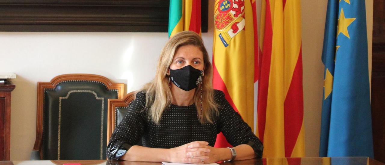 La alcaldesa Amparo Marco no aclara si el Ayuntamiento recurrirá la retirada de los libros de temática LGTBi