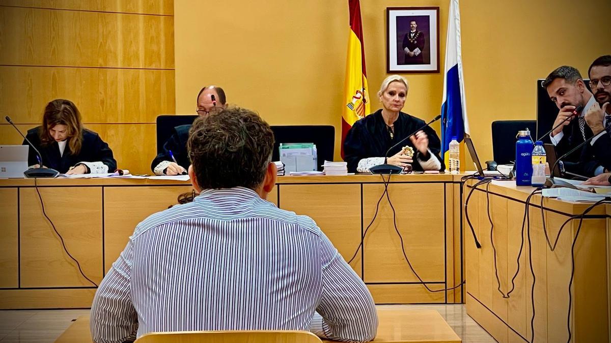 Declaración del arquitecto que invirtió y realizó una reforma en la oficina de Tradex, en la calle del Castillo.