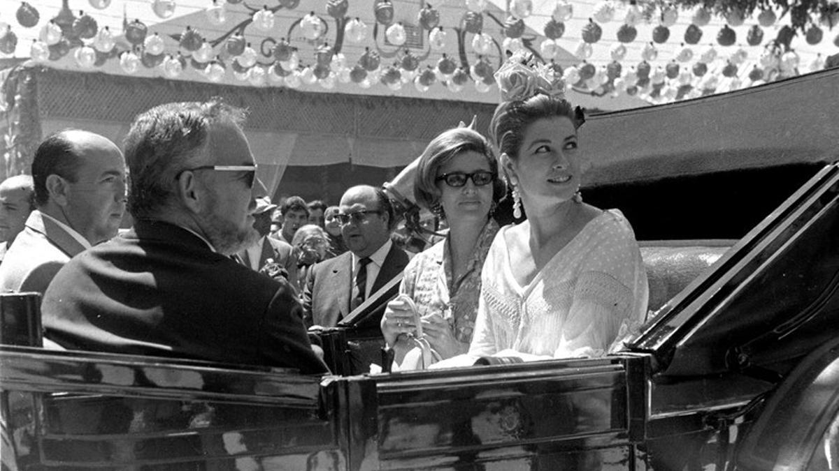 Los príncipes de Mónaco en la Feria de 1966, acompañados por el gobernador civil José Utrerra y su esposa.