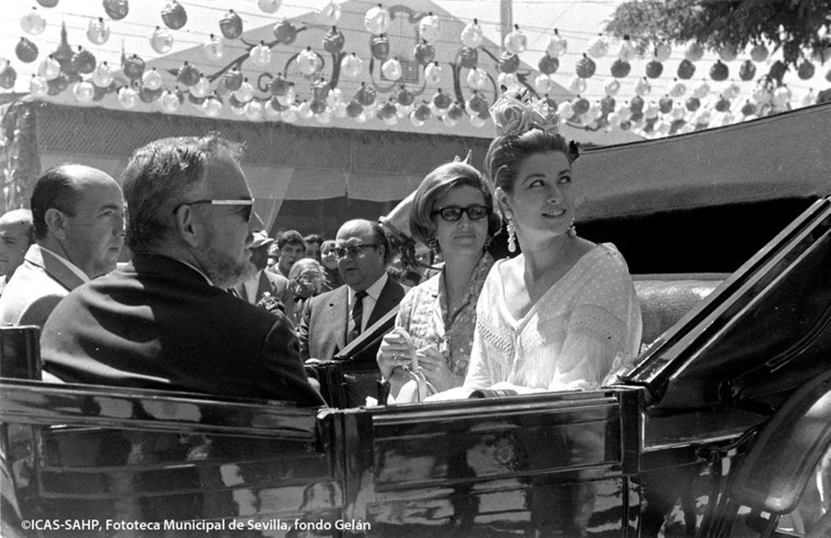 Los príncipes de Mónaco en la Feria de 1966, acompañados por el gobernador civil José Utrerra y su esposa.