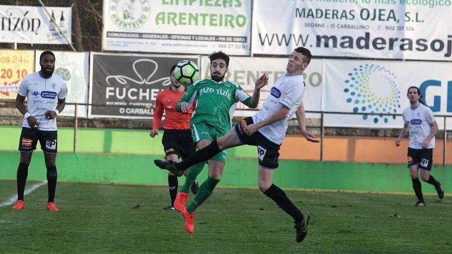 Un lance del partido de la segunda vuelta entre el Arenteiro y el Ourense CF. // Iñaki Osorio