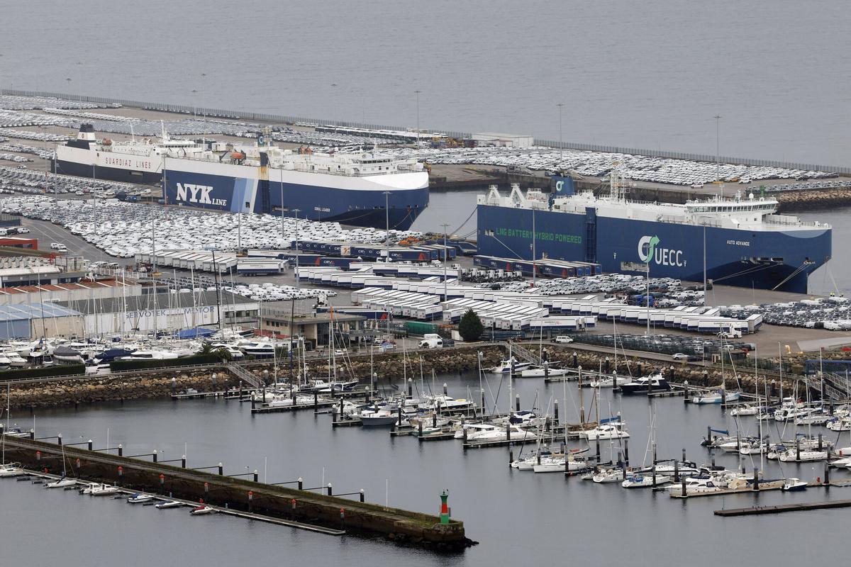 Vista general de la terminal de coches de Bouzas en el Puerto de Vigo.