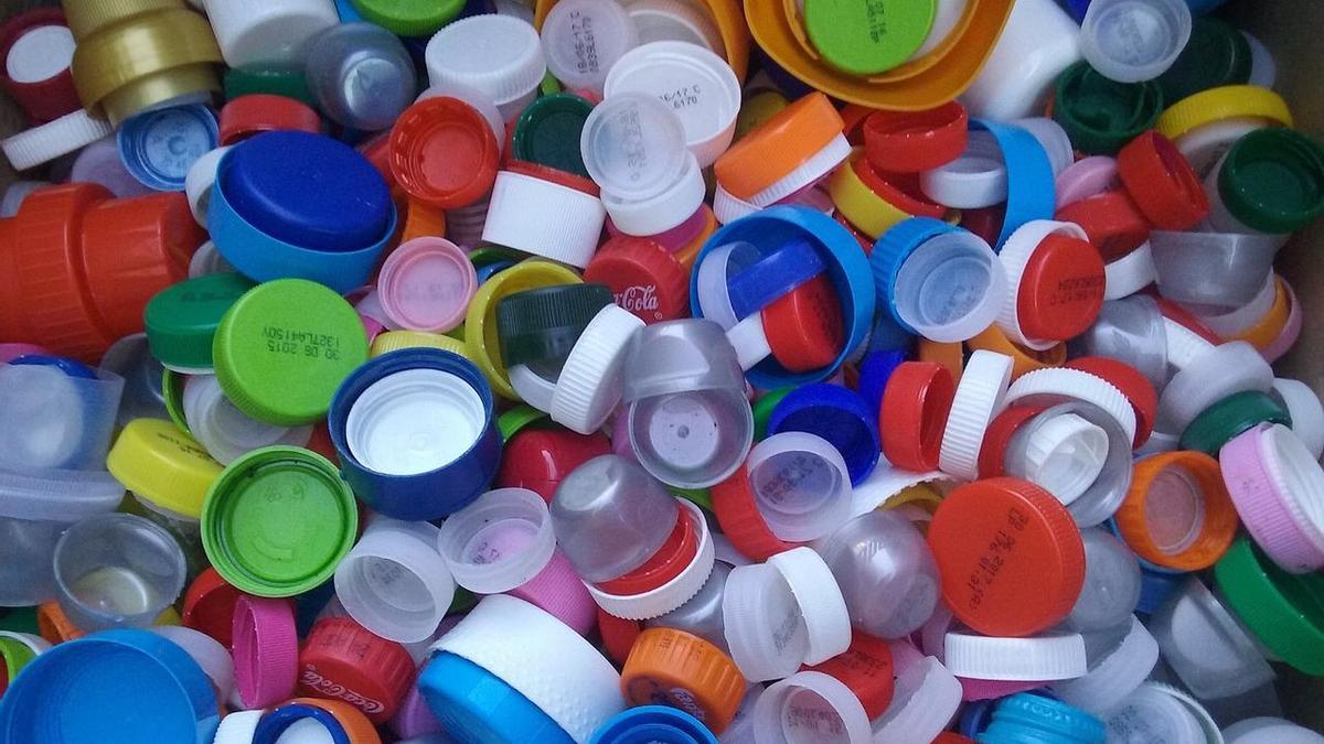 Campanya solidària de recollida de taps de plàstic