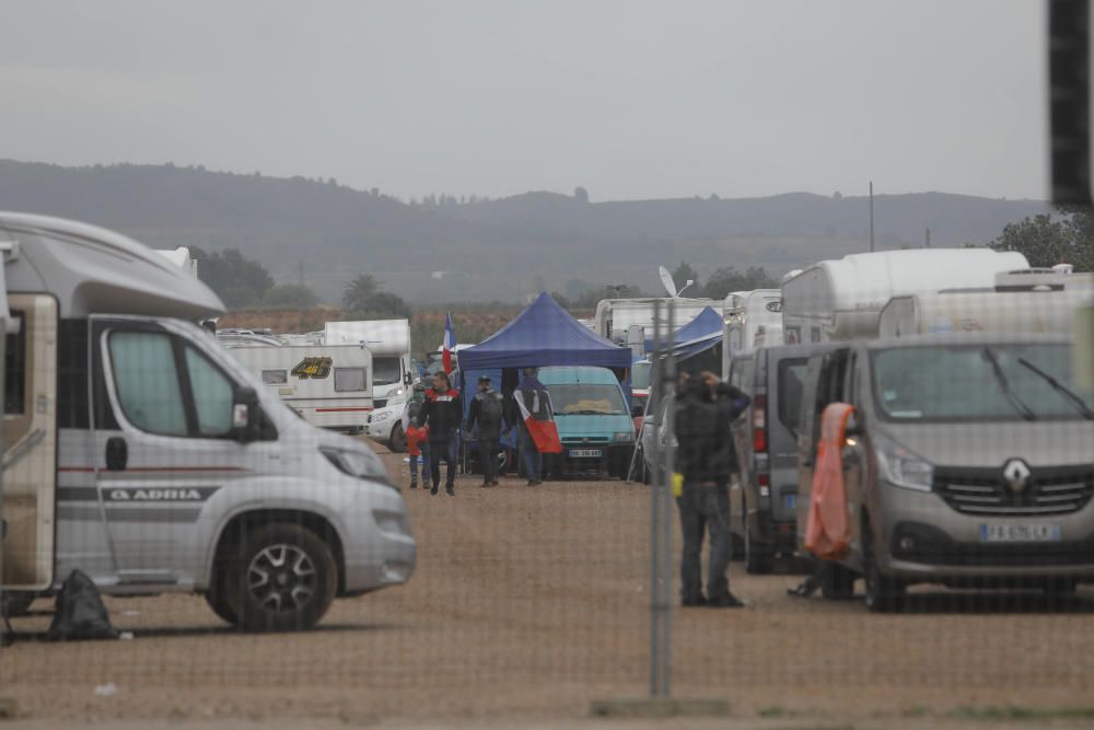 Más de 170.000 valientes desafían a la lluvia en Cheste